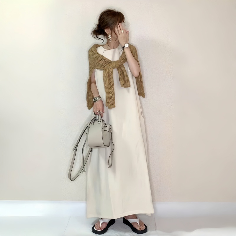 ベージュ